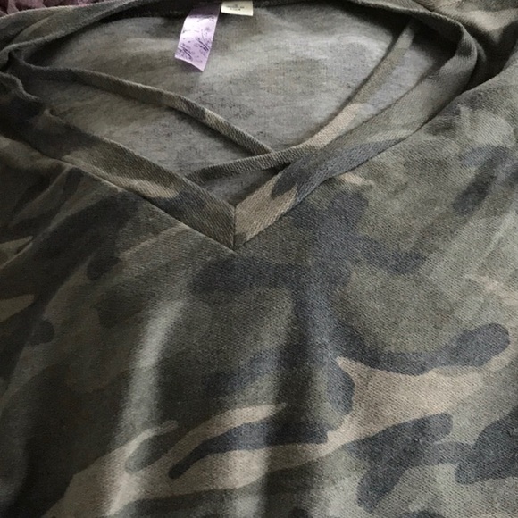 Long sleeve camo cross - Picture 1 of 3